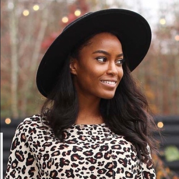 NEW! Taupe Oversized Leopard Blouse. M/L - Picture 5 of 6